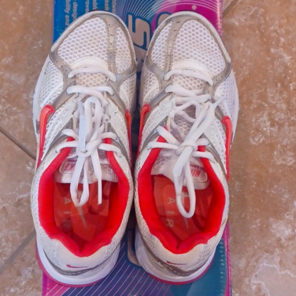 *Nike Tennis Shoes sz 6.5